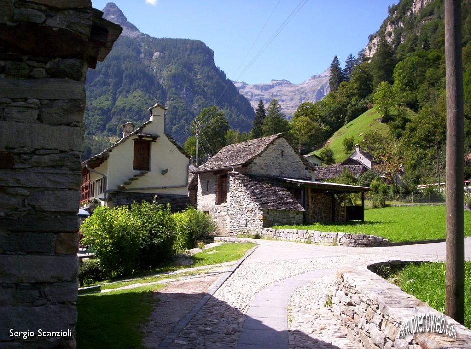 14 Sonogno al limite della valle.jpg